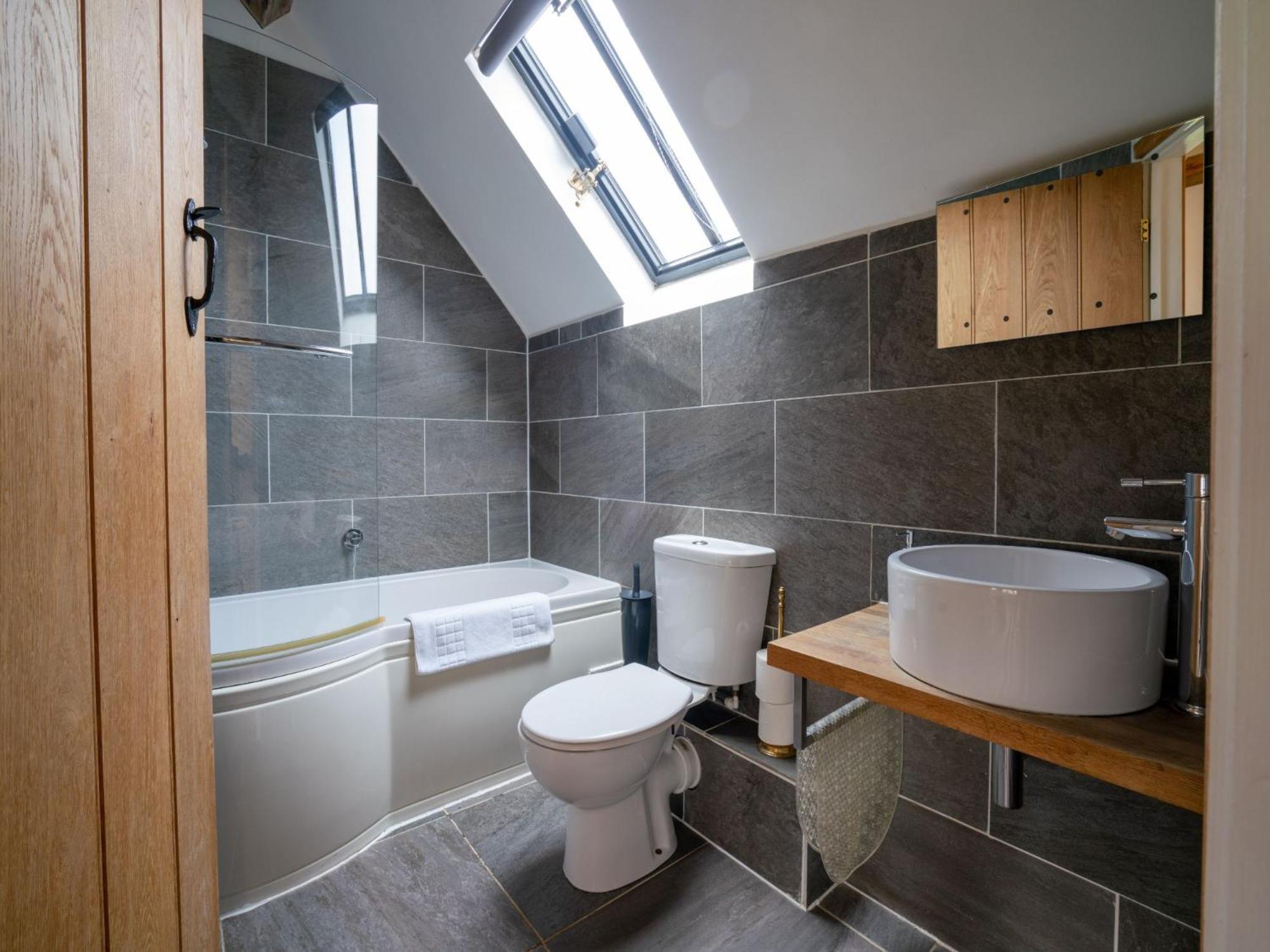 Pass The Keys Hare Cottage Wonderful Views And Parking Moreton-in-Marsh Экстерьер фото