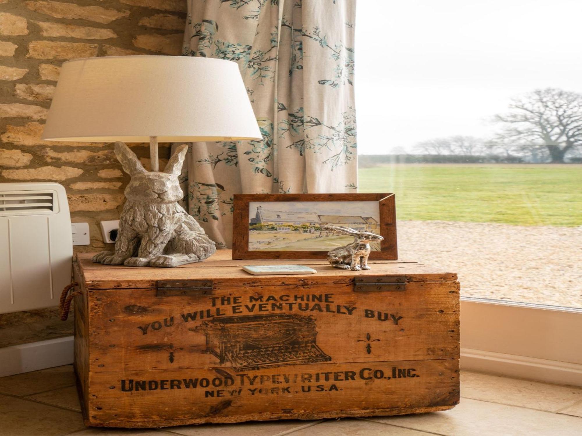Pass The Keys Hare Cottage Wonderful Views And Parking Moreton-in-Marsh Экстерьер фото